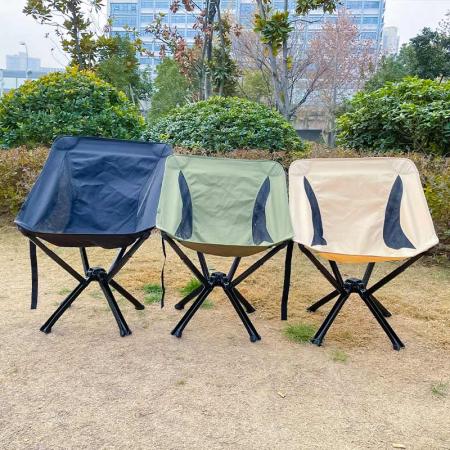 헤비 듀티 캠핑 의자 야외 캠핑용 접을 수 있는 경량 병 크기 의자는 5초 안에 설치됩니다. 